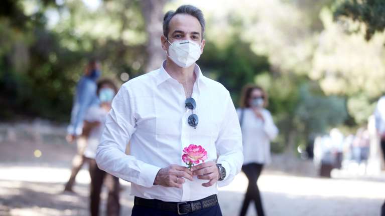 Μητσοτάκης για εμβολιασμούς: &quot;Έφτασαν τα 5 εκατ. οι εμβολιασμένοι με μια δόση, και τα 4 εκατ. οι πλήρως&quot;