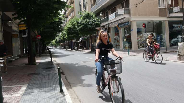 Επιμένει και την Τετάρτη η ζέστη, από το απόγευμα ξεκινούν οι βροχές