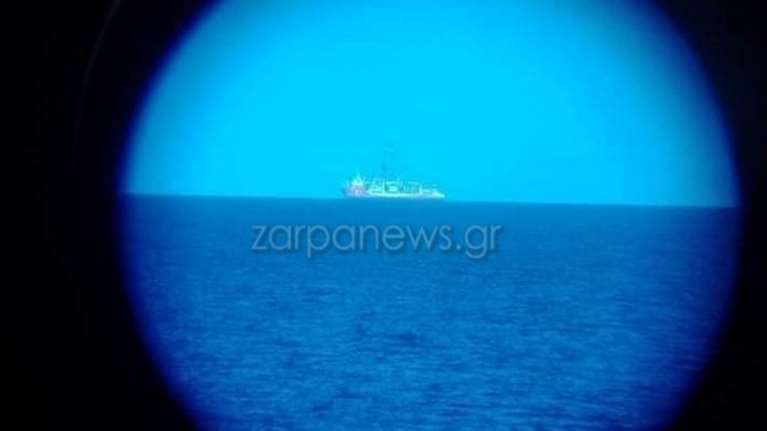 Κανουνί - Οι πρώτες εικόνες: Πλέει ανατολικά της Άνδρου συνοδεία πολεμικών πλοίων