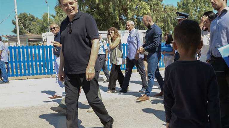 Ξεκάθαρος ο Χρυσοχοΐδης: &quot;Κανείς μετανάστης δεν θα φύγει από τη Λέσβο αν δεν περάσει πρώτα από τον Καρά Τεπέ&quot;