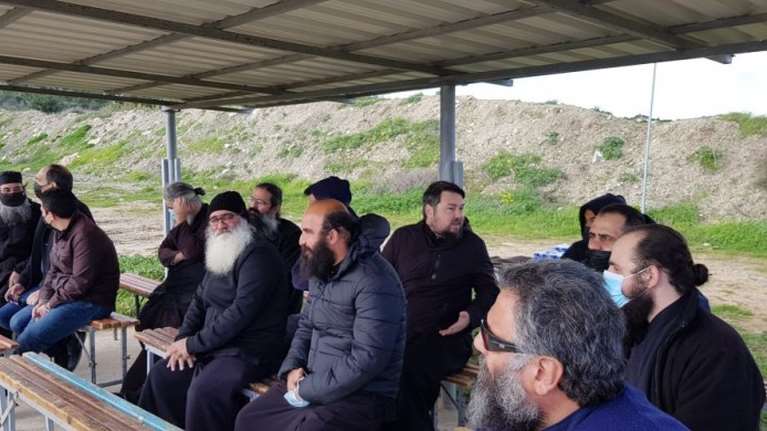 &quot;Μύθος&quot; η πρόσληψη νέων ιερέων- Πόσοι είναι οι ιερείς, πόσοι οι πυροσβέστες