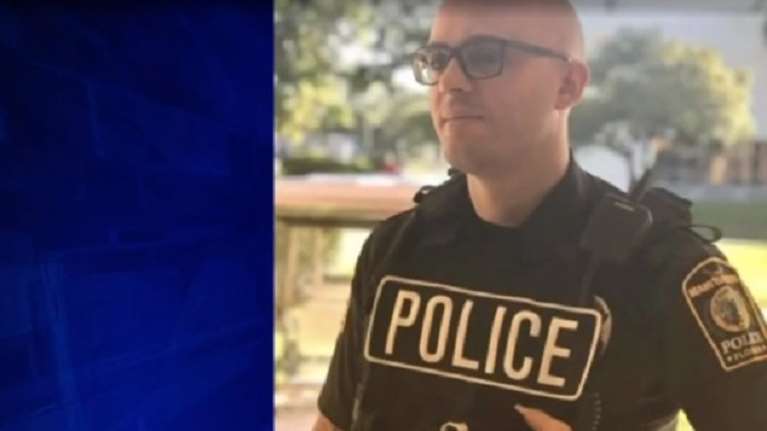 Σάλος για αστυνομικό στο Μαϊάμι: Πάτησε με το γόνατο και έκανε ηλεκτροσόκ σε αφροαμερικανίδα [βίντεο]