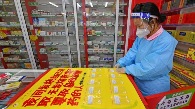 Τελικά, ο COVID-19 δημιουργήθηκε σε εργαστήριο της Κίνας; - Οι απαντήσεις των ΗΠΑ για την προέλευση της πανδημίας