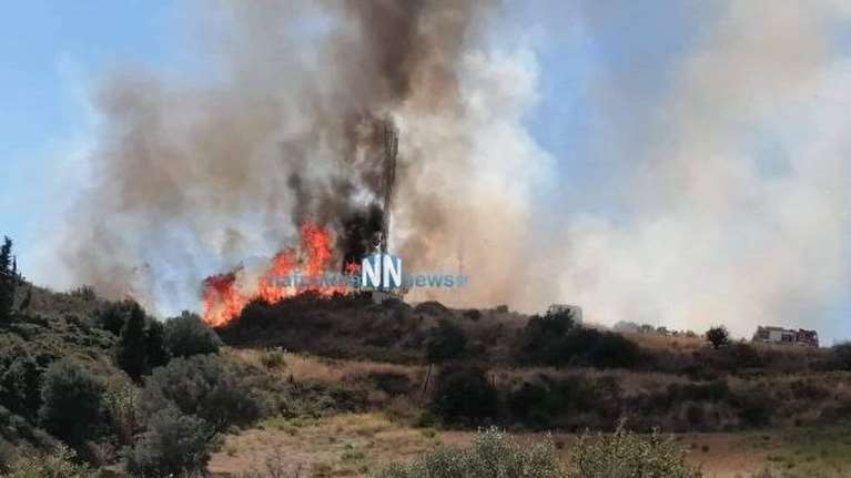 Φωτιά σε εξέλιξη στα Καραούλια Ναυπακτίας - Ενισχύθηκαν οι δυνάμεις, στη μάχη της κατάσβεσης και εναέρια μέσα [Βίντεο]