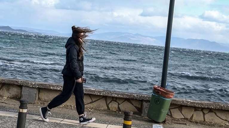 Καιρός: Φθινοπωρινό το σκηνικό σήμερα με ισχυρούς ανέμους – Στους 26 βαθμούς η θερμοκρασία