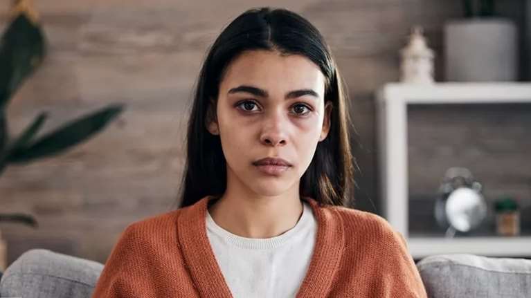 Τι σημαίνει "έχω κατάθλιψη" και ποια η διαφορά με τη θλίψη;