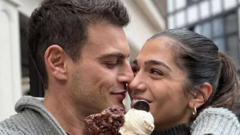 Μελίνα Νικολαΐδη και Δημήτρης Φιντιρίκος μαζί σε φουσκωτό - Η μίνι εξόρμηση του ζευγαριού