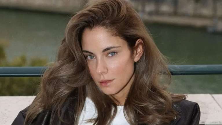 Η Δούκισσα Νομικού (και πάλι ξανθιά) στο μετρό: &quot;Παντού μπροστά σας θα είμαι&quot;