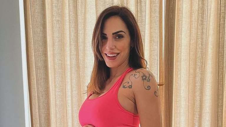 Η Ελισάβετ Σπανού ποζάρει με crop top στον 7ο μήνα της εγκυμοσύνης της – πόσα κιλά έχει πάρει;