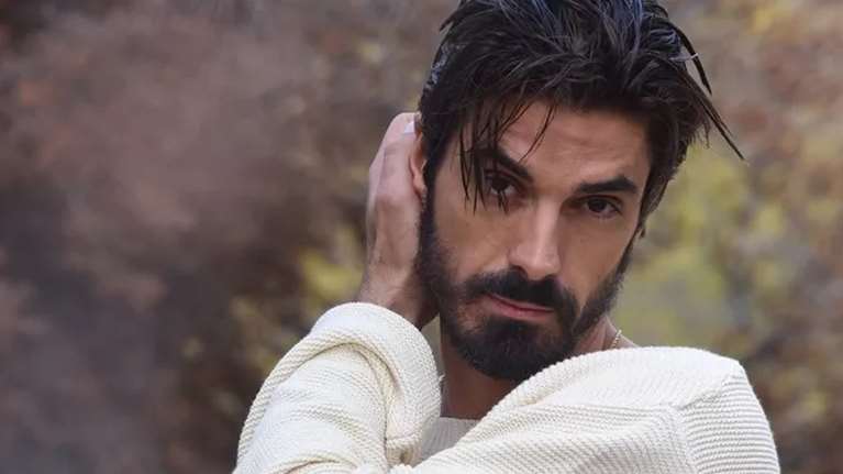 Δημήτρης Γκοτσόπουλος: Το σπάνιο κλικ από το εσωτερικό του λευκού σπιτιού του