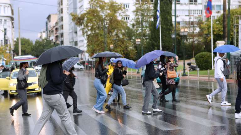 &quot;Winter is coming&quot;: Χαλάει ο καιρός - Βουτιά του υδράργυρου με βροχές και ισχυρούς ανέμους [Χάρτες]