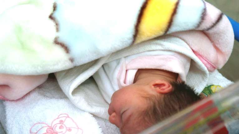 Θεσσαλονίκη: Χορηγείται θεραπεία στο βρέφος 27 μηνών που διαγνώστηκκε με κορονοϊό - Τα νεότερα για την κατάσταση της υγείας του