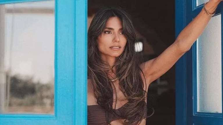 Ηλιάνα Παπαγεωργίου: Το σορτς που δεν αποχωρίζεται στις καλοκαιρινές διακοπές της