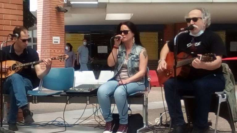 Θεσσαλονίκη: Με ρεμπέτικα το ευχαριστώ του Αγάθωνα στους εργαζόμενους του &quot;Παπαγεωργίου&quot;