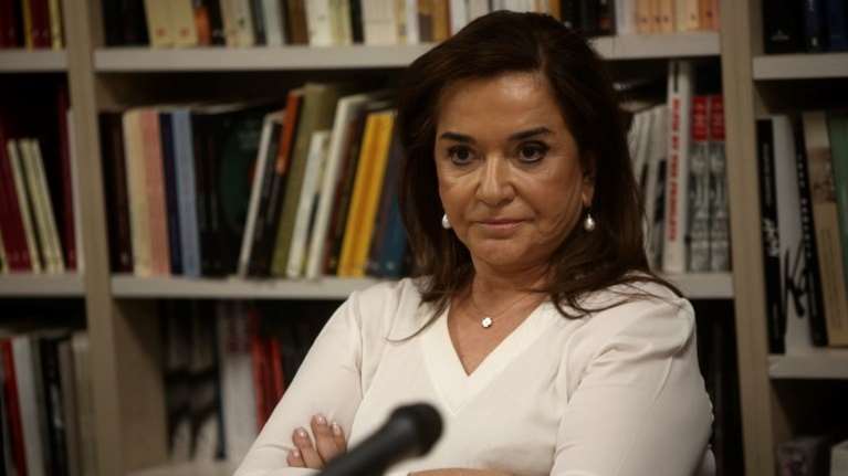 Η Ντόρα Μπακογιάννη αποκαλύπτει:  "Λατρεύω τη Σία Κοσιώνη - Συγκρούομαι πολιτικά με τον αδερφό μου" [βίντεο]