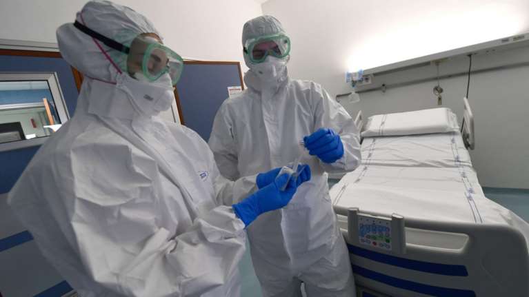 Προειδοποίηση ΠΟΥ ενόψει του χειμώνα: O κορονοϊός εξαπλώνεται με ανησυχητικούς ρυθμούς