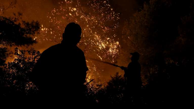 Σε εξέλιξη φωτιά στην Ηλεία - Ισχυρές δυνάμεις της Πυροσβεστικής