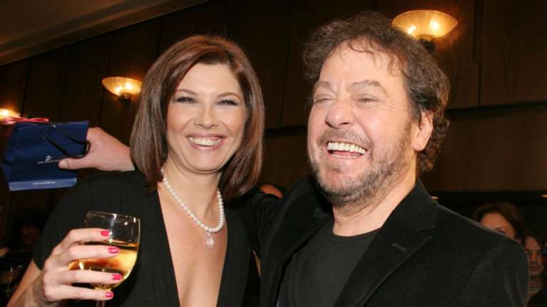 Σοφία Αλιμπέρτη - Γιάννης Πάριος: Οι στιλάτοι ταλαντούχοι γιοι τους κάνουν διακοπές στην Πάρο [εικόνες]