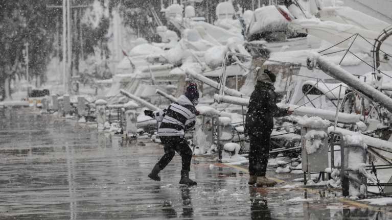 Σε ισχύ το απαγορευτικό απόπλου από Πειραιά, Ραφήνα και Λαύριο