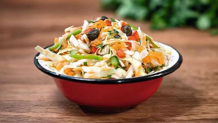 Πολίτικη λαχανοσάλατα: Ιδανική για συνοδευτικό στο κρέας του πασχαλινού τραπεζιού