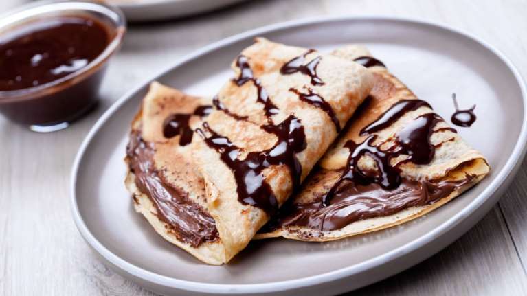 Κρέπες φούρνου με πραλίνα - Η viral συνταγή χωρίς ζάχαρη