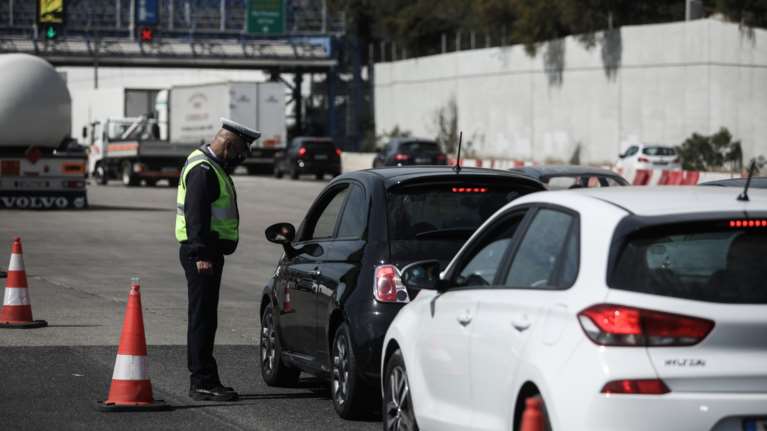 Η &quot;έξοδος&quot; του Πάσχα: 120 αυτοκίνητα έκαναν...αναστροφή στα διόδια - Οι απίστευτες δικαιολογίες