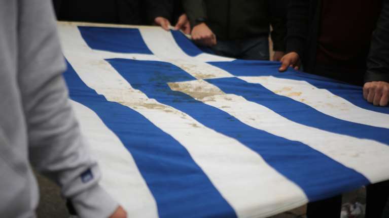 Πολυτεχνείο: Το γελοίο σίριαλ με την αιμοτοβαμμένη σημαία, που ακόμα δεν έχει παραδώσει η ΠΑΣΠ- Πώς βρέθηκε στα χέρια της