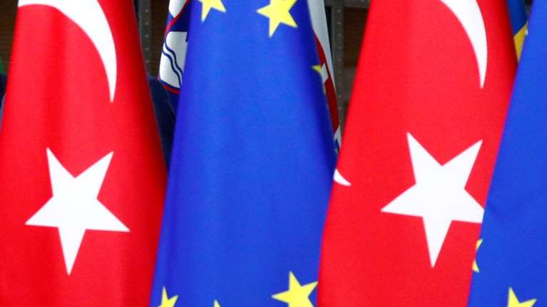 ΕΕ: Κόλαφος για Τουρκία η ετήσια Έκθεση - &quot;Παράνομες πράξεις&quot; στη Μεσόγειο - &quot;Ενθάρρυνε&quot; μετανάστες στον Έβρο