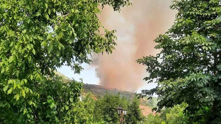 Φωτιά τώρα στα Τρίκαλα: Καίει κοντά σε σπίτια στο Ορθοβούνι – "Ήχησε" το 112 - Μέτωπο και στο Ωραιόκαστρο