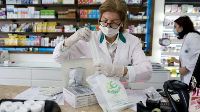 Θεσσαλονίκη: Στα ψυγεία των φαρμακείων 420.000 εμβόλια κατά της εποχικής γρίπης