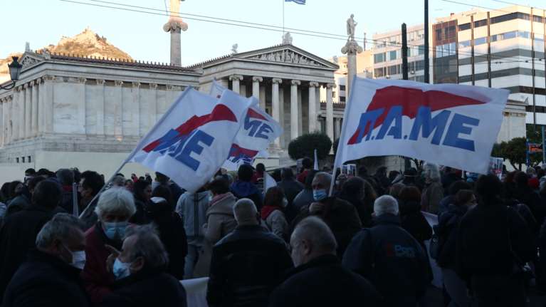 Κλειστό το κέντρο της Αθήνας: Συλλαλητήριο του ΠΑΜΕ για την Υγεία και την αστυνομική βία [Εικόνες - Βίντεο]