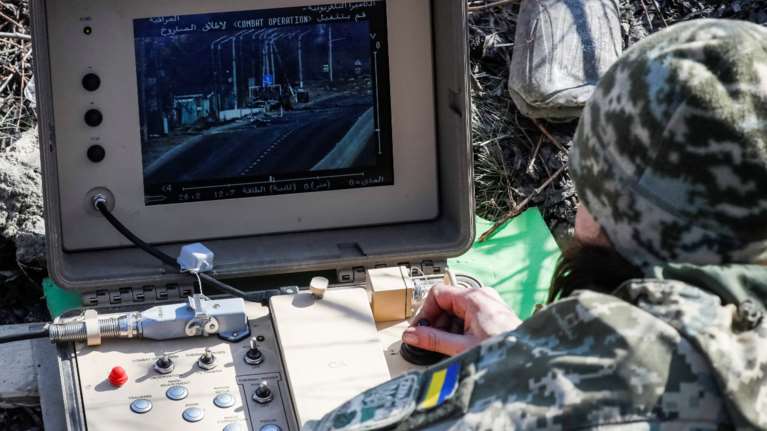 Ουκρανία: Το Κίεβο οχυρώνεται και περιμένει - Σφοδρές μάχες και βομβαρδισμοί στα προάστια