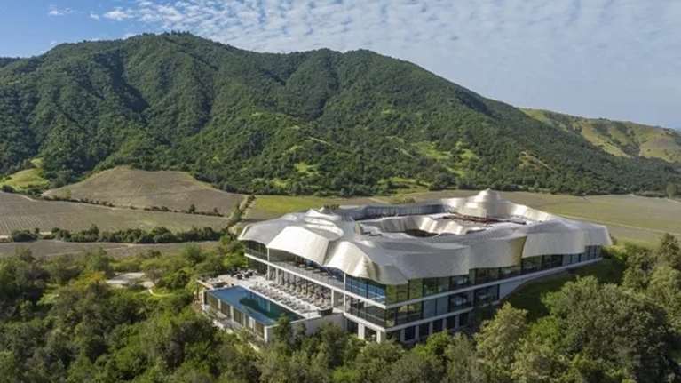 Η Μέκκα του κρασιού βρίσκεται στη Χιλή: Αυτό είναι το καλυτερο οινοποιείο του κόσμου για το 2025