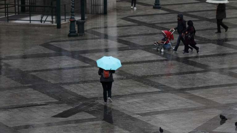 Καιρός: Βροχές, ισχυρές καταιγίδες και δυνατοί άνεμοι