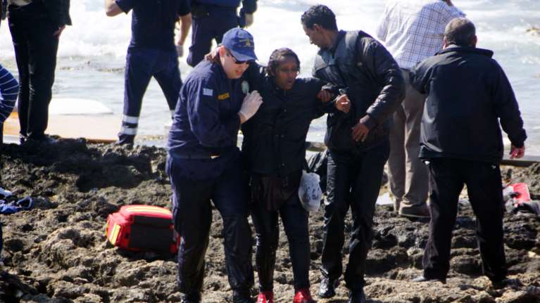 Προσάραξη φορτηγού πλοίου στην Κέα - Αποβιβάστηκαν 193 πρόσφυγες