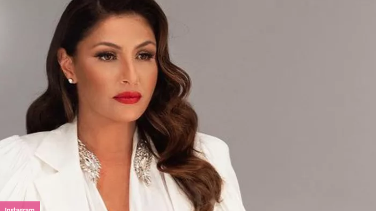 Η Έλενα Παπαρίζου ποζάρει με εσώρουχα και βάζει &quot;φωτιά&quot; στο Instagram