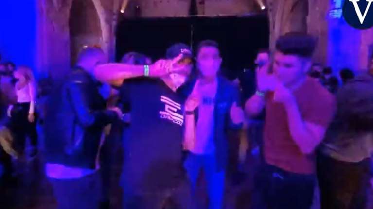 Clubbing με ψηφιακό πάσο στην Ζιρόνα: 250 νέοι χόρεψαν με την ψυχή τους