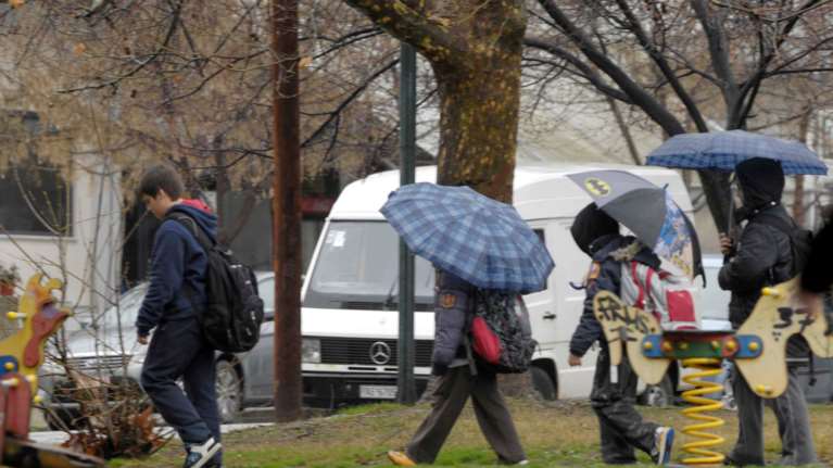 Καιρός - Αρναούτογλου: Έρχονται κρύο και βροχές για 10 ημέρες - Ποιες περιοχές θα "μουλιάσουν" από τις βροχοπτώσεις