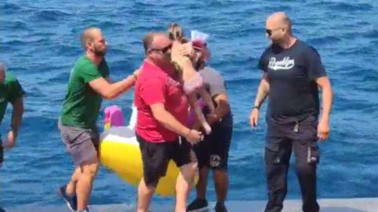 Διάσωση 4χρονης στο Αντίρριο - Καπετάνιος: &quot;Ο πατέρας δεν έχει συνέλθει ακόμα. Ανατρίχιασα&quot;