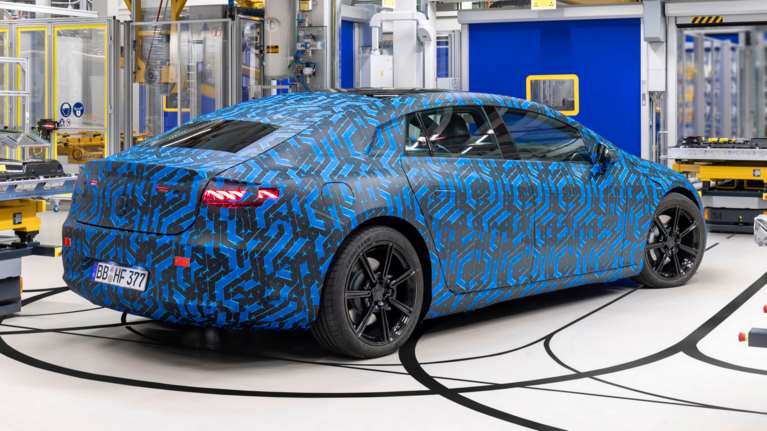 H Mercedes αποκαλύπτει τον σχεδιασμό της ηλεκτρικής EQS