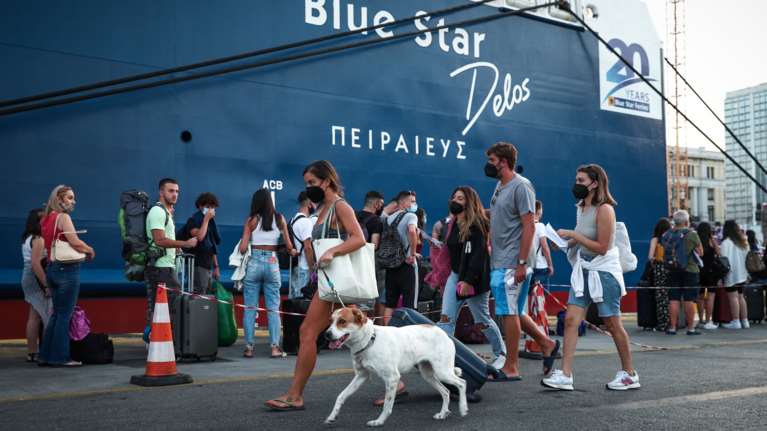 Τριήμερο Αγίου Πνεύματος: Στο &quot;κόκκινο&quot; τα λιμάνια της Αττικής - Μαζική η έξοδος των εκδρομέων