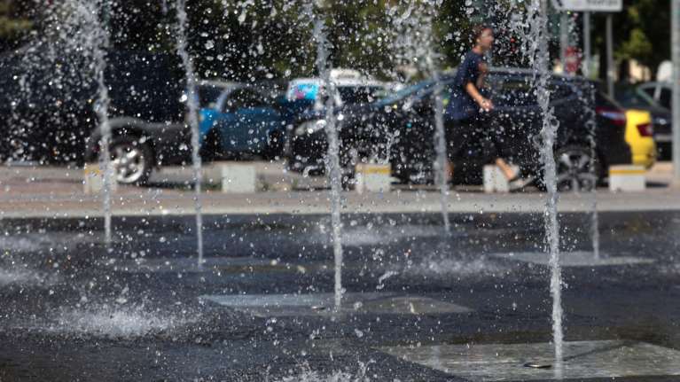 Μέτρα προστασίας για τον καύσωνα: Παύση εργασιών σε υπαίθριες δραστηριότητες - Τι ισχύει για ντελίβερι και τηλεργασία