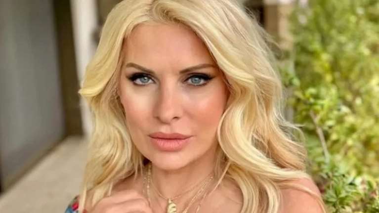 Το κοντό καρέ της Ελένης Μενεγάκη είναι το κούρεμα που βλέπουμε παντού σήμερα