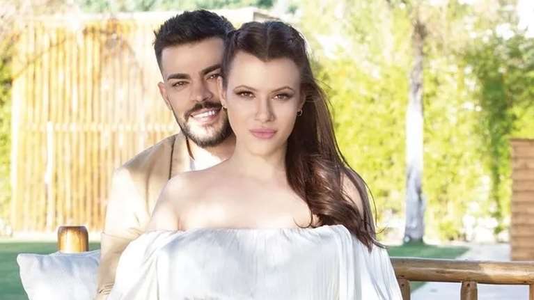 Λάουρα Νάργες - Χρήστος Σαντικάι: Μας δείχνουν για πρώτη φορά τον νεογέννητο γιο τους