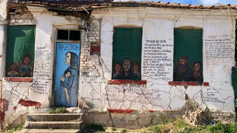 "Γκραφιτάς" μεταμόρφωσε ένα ολόκληρο χωριό με τα πινέλα του - [Εικόνες]