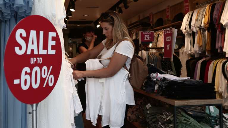 Κορκίδης: Σημαντική μείωση του τζίρου στις θερινές εκπτώσεις - Μάχη επιβίωσης για τους εμπόρους