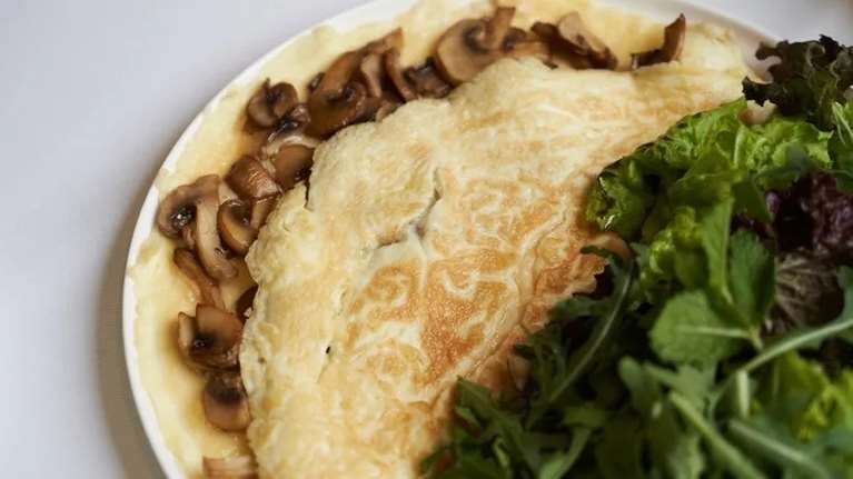 High protein πρωινό: Ομελέτα βρώμης με cottage cheese και μανιτάρια!