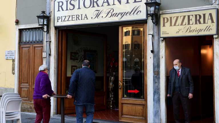 Κορονοϊός-Ευρώπη: Φουντώνει το 2ο κύμα - Αρνητικά ρεκόρ σε Ιταλία, Βρετανία - Νέα μέτρα στην Ισπανία - &quot;Μαύρη ημέρα&quot; στη Σερβία