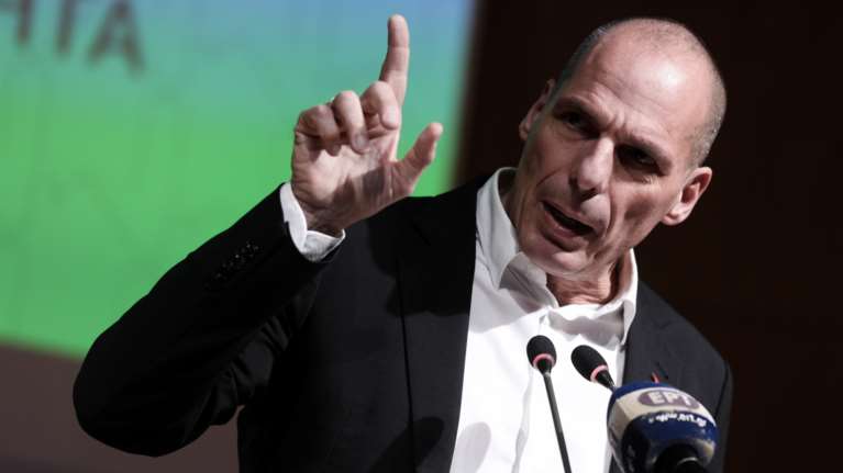 Ο Βαρουφάκης ...&quot;μένει Ευρώπη&quot;: Η ολιγαρχία της Ελλάδας είναι πιο διεφθαρμένη και χυδαιότερη από την ολιγαρχία του Βορρά
