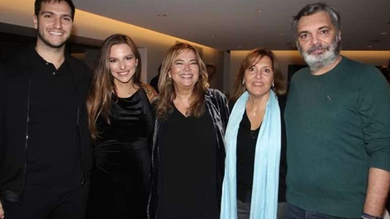 Η Εριέττα Κούρκουλου Λάτση για τα ετεροθαλή αδέρφια της: "Είχαμε χαθεί για κάποια χρόνια όταν έφυγε ο μπαμπάς"